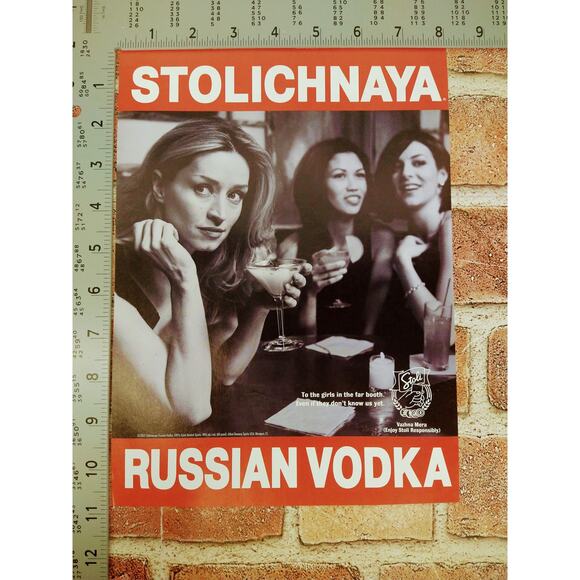 2004 Stolichnaya Print Ad Pretty Women at Tavern Table Russian Vodka Scene - Picture 4 of 6